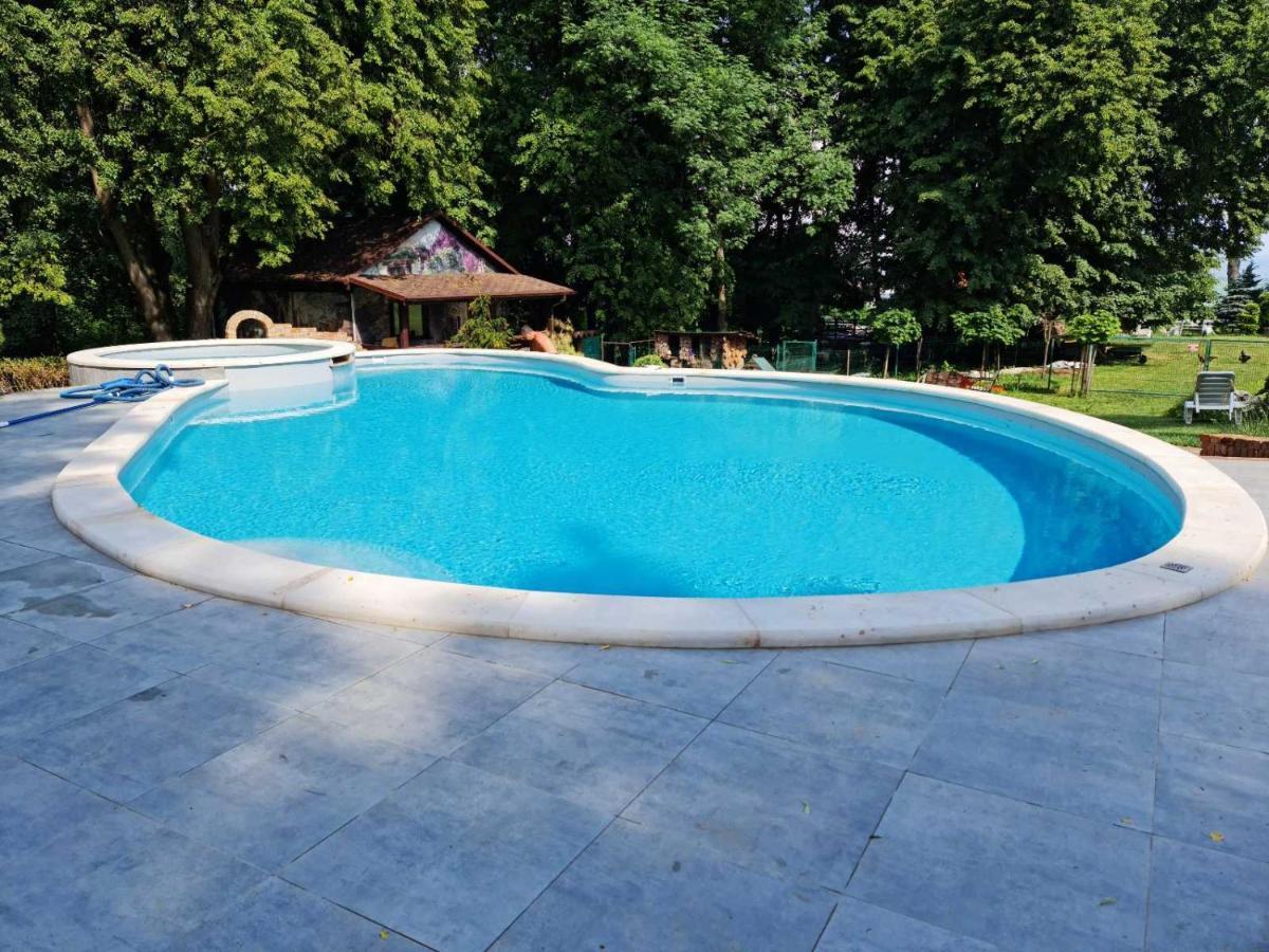 Panorama Hotel & Spa Černivci Esterno foto