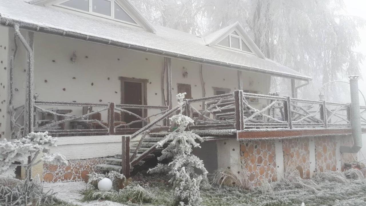 Panorama Hotel & Spa Černivci Esterno foto