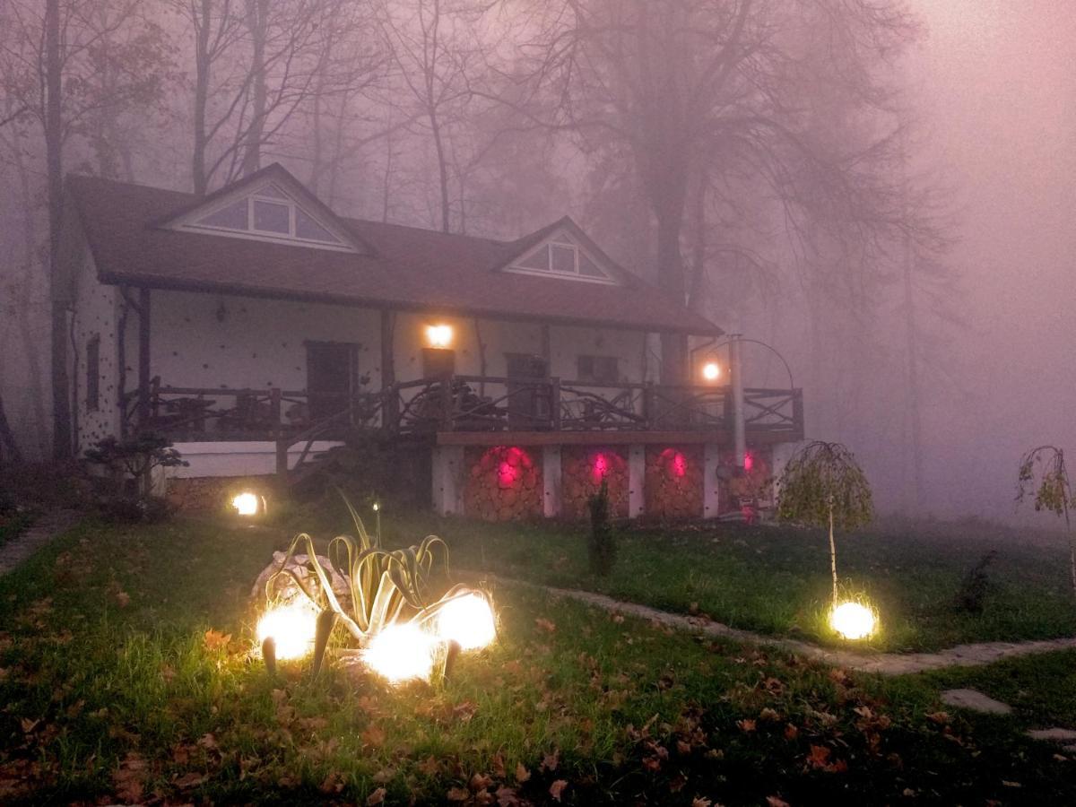 Panorama Hotel & Spa Černivci Esterno foto