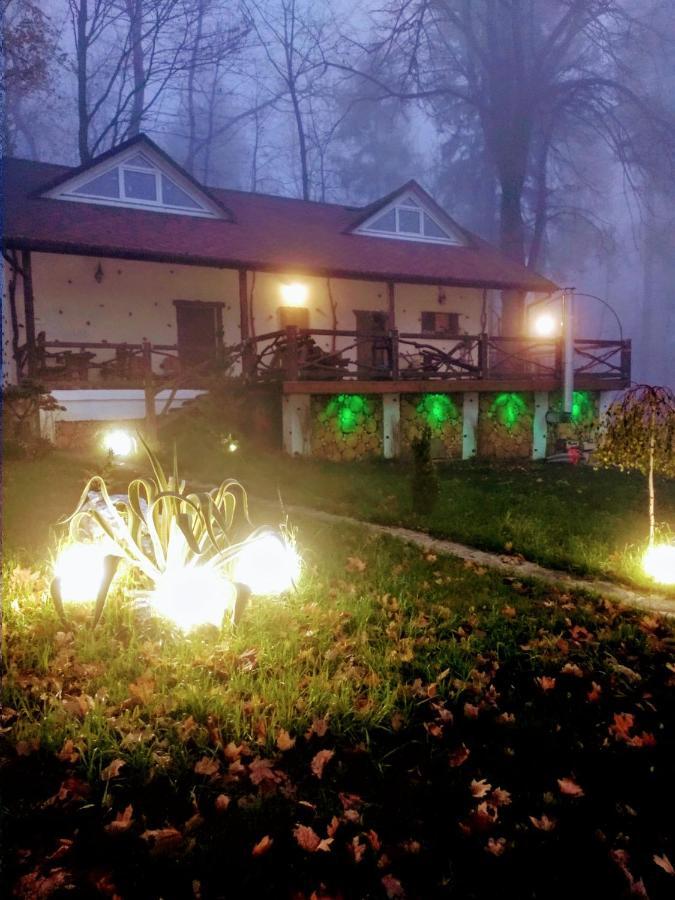 Panorama Hotel & Spa Černivci Esterno foto